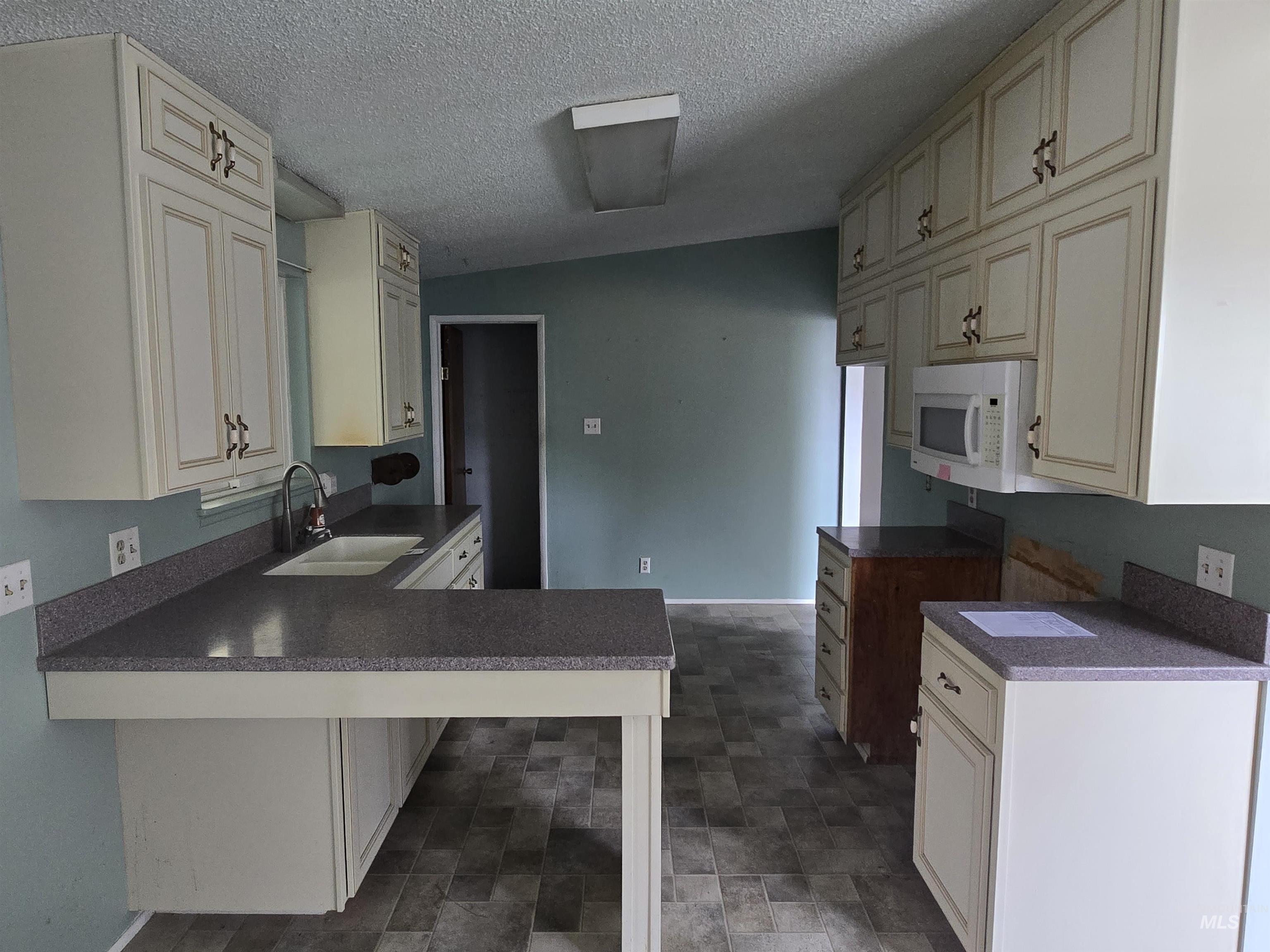 1979 Sherry Dr, Twin Falls, Idaho 83301, 3 Bedrooms, 3 Bathrooms, Residential For Sale, Price $295,000,MLS 98985014