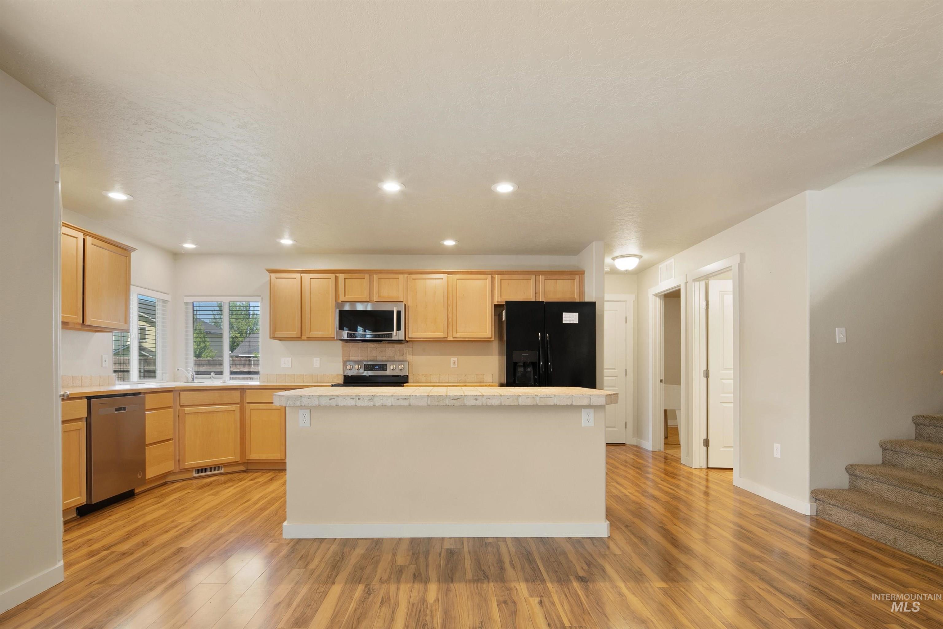 3273 N Elmstone Ave, Meridian, Idaho 83646, 5 Bedrooms, 3 Bathrooms, Residential For Sale, Price $550,000,MLS 98985016