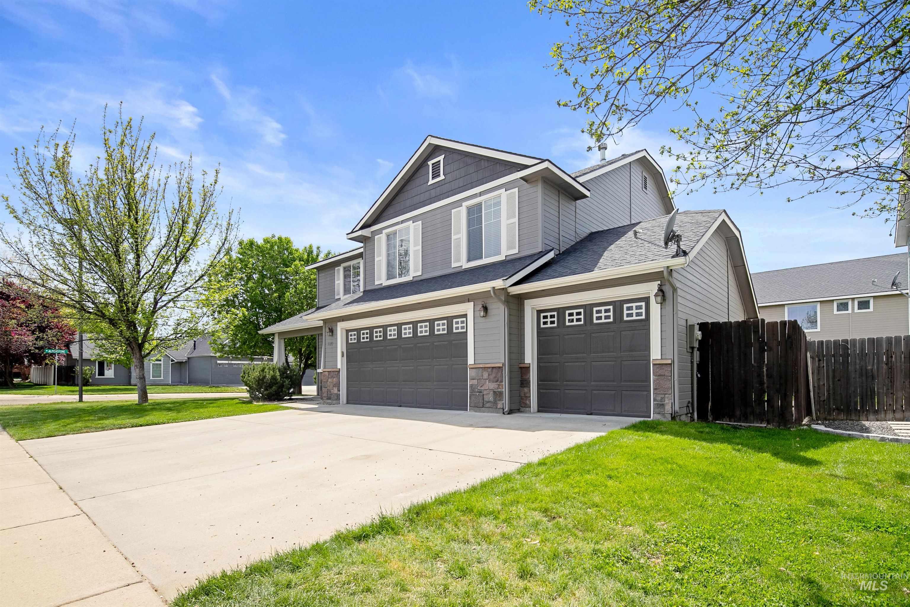 3273 N Elmstone Ave, Meridian, Idaho 83646, 5 Bedrooms, 3 Bathrooms, Residential For Sale, Price $550,000,MLS 98985016