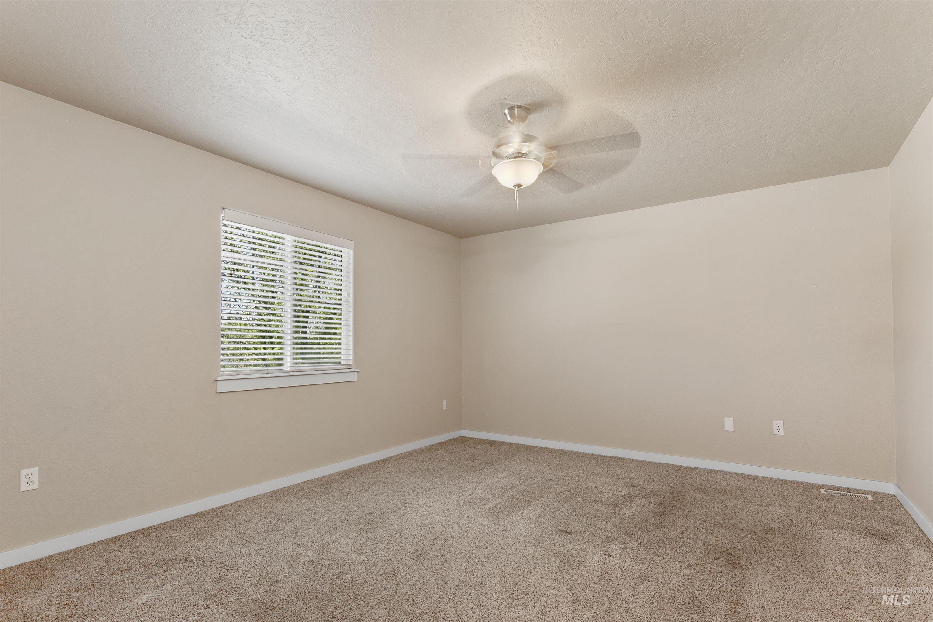 3273 N Elmstone Ave, Meridian, Idaho 83646, 5 Bedrooms, 3 Bathrooms, Residential For Sale, Price $550,000,MLS 98985016