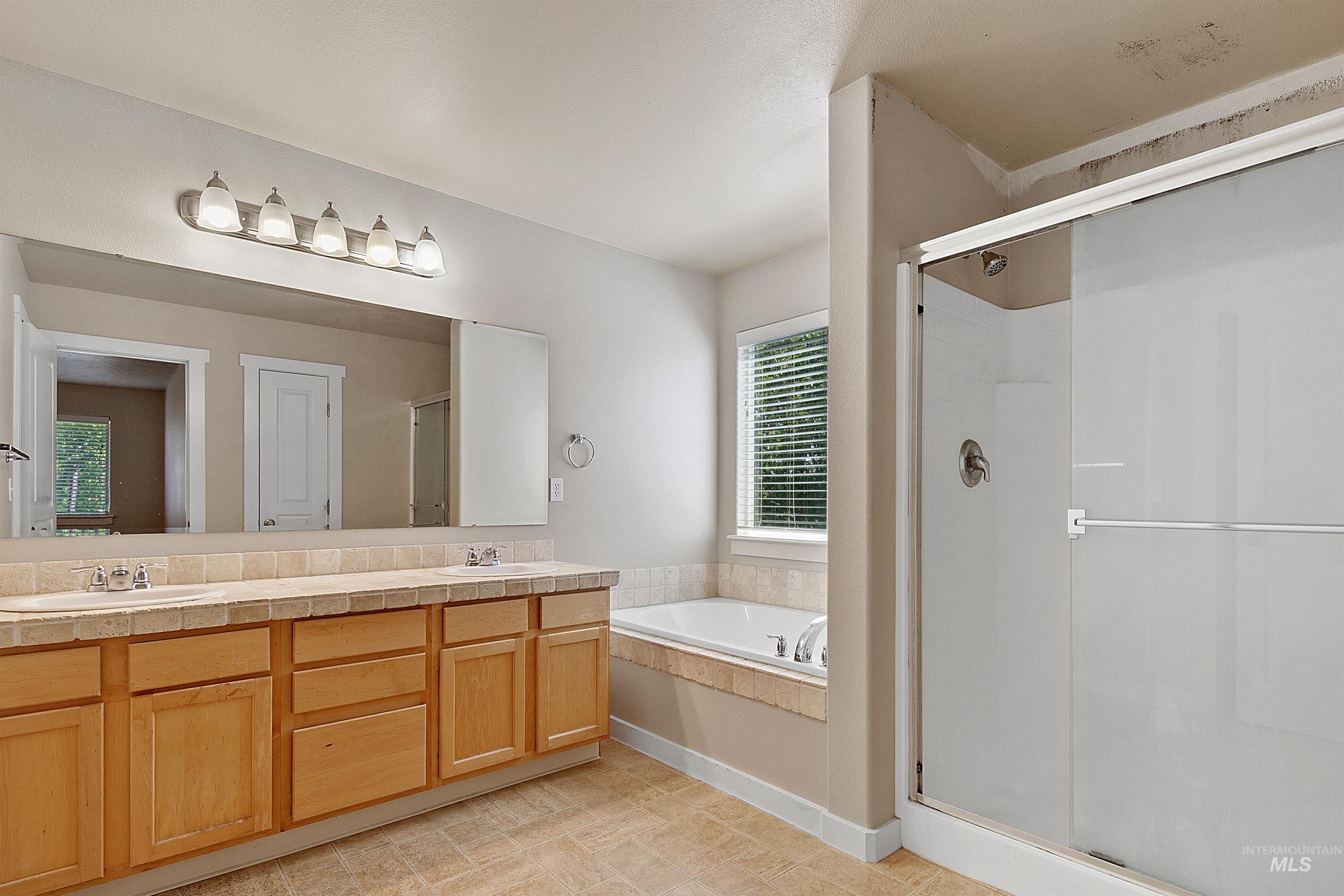 3273 N Elmstone Ave, Meridian, Idaho 83646, 5 Bedrooms, 3 Bathrooms, Residential For Sale, Price $550,000,MLS 98985016
