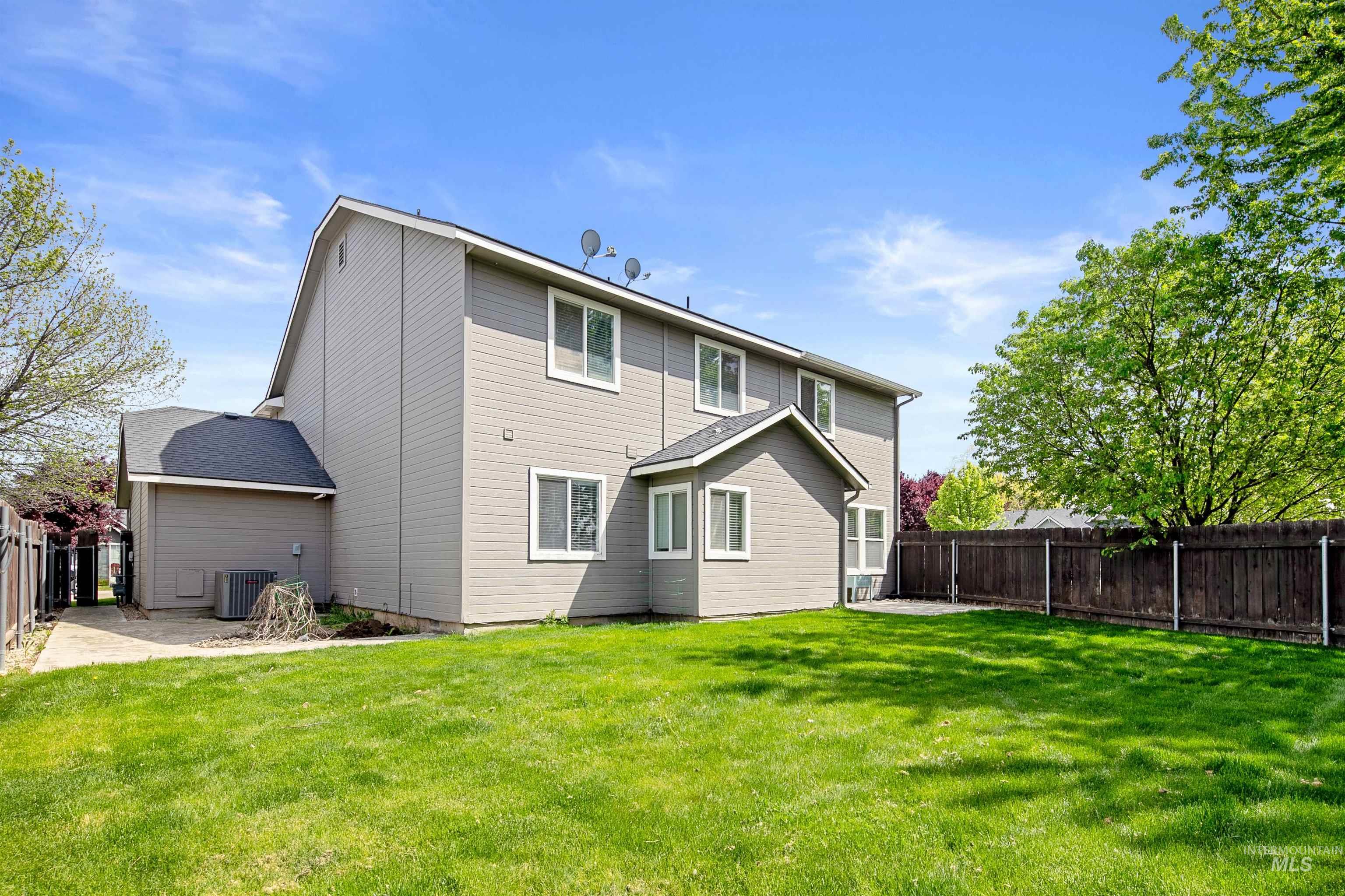 3273 N Elmstone Ave, Meridian, Idaho 83646, 5 Bedrooms, 3 Bathrooms, Residential For Sale, Price $550,000,MLS 98985016