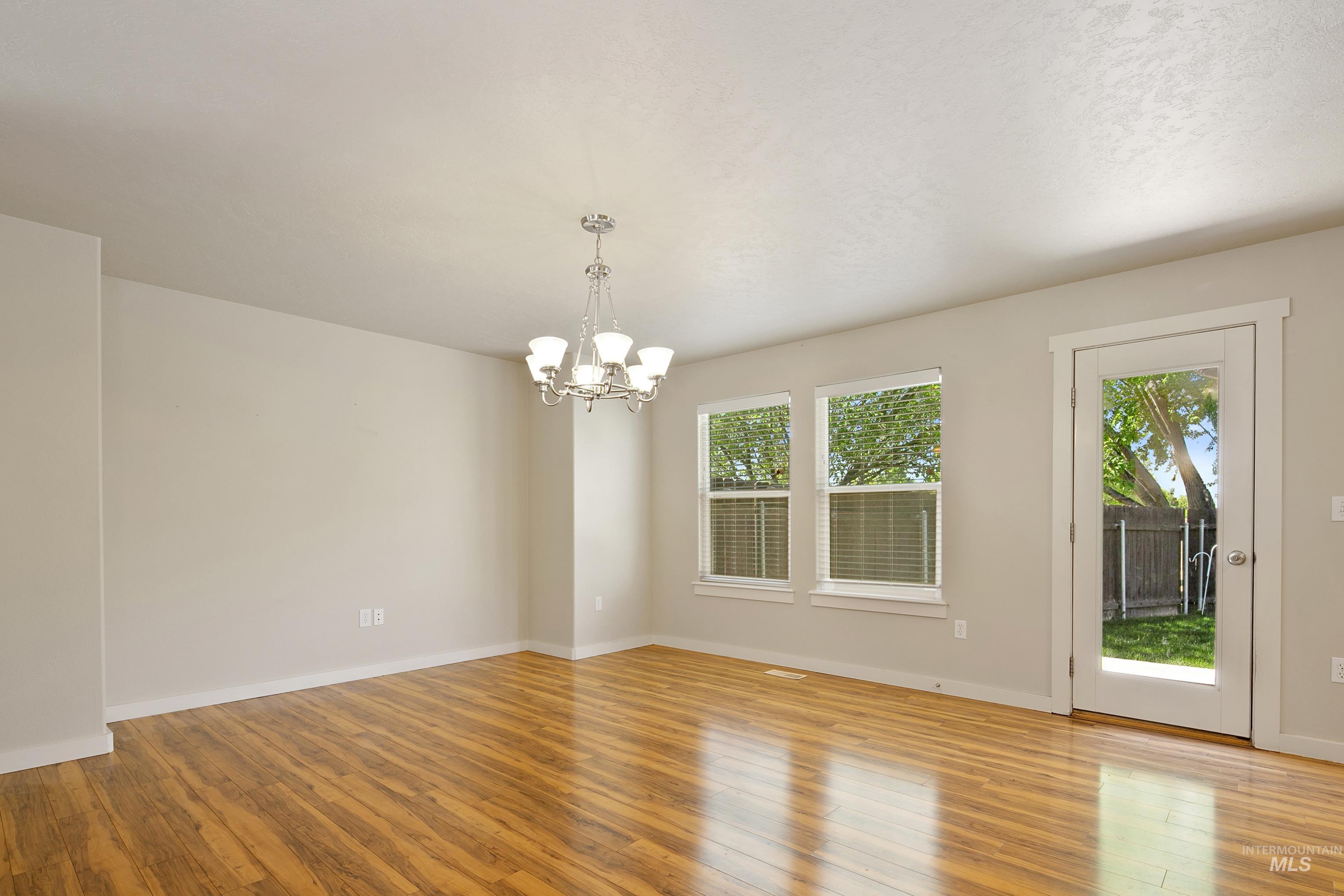 3273 N Elmstone Ave, Meridian, Idaho 83646, 5 Bedrooms, 3 Bathrooms, Residential For Sale, Price $550,000,MLS 98985016