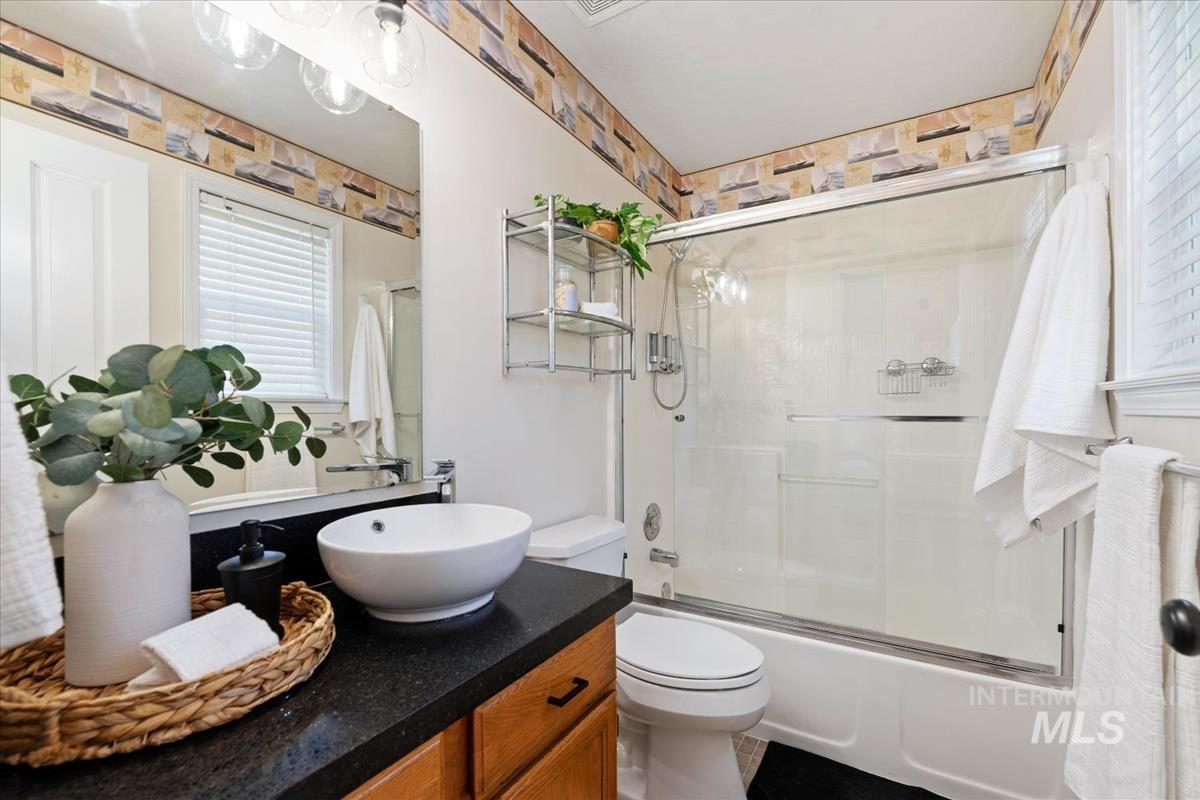 3039 N Fieldstone Way, Meridian, Idaho 83646, 3 Bedrooms, 2 Bathrooms, Residential For Sale, Price $445,000,MLS 98985017