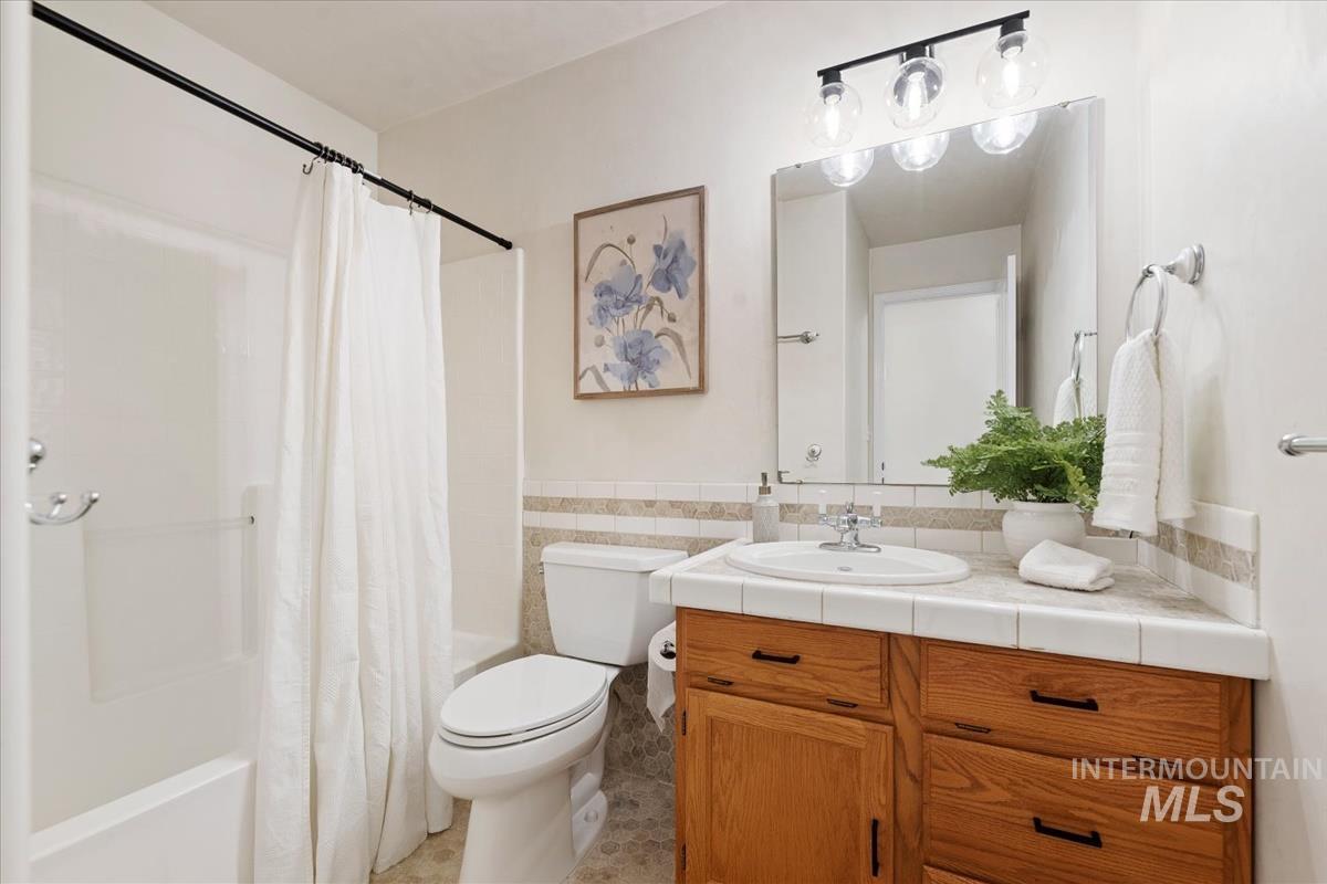 3039 N Fieldstone Way, Meridian, Idaho 83646, 3 Bedrooms, 2 Bathrooms, Residential For Sale, Price $445,000,MLS 98985017