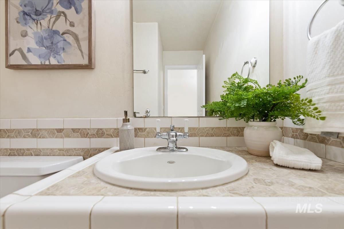 3039 N Fieldstone Way, Meridian, Idaho 83646, 3 Bedrooms, 2 Bathrooms, Residential For Sale, Price $445,000,MLS 98985017