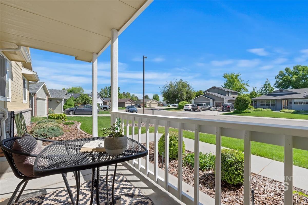 3039 N Fieldstone Way, Meridian, Idaho 83646, 3 Bedrooms, 2 Bathrooms, Residential For Sale, Price $445,000,MLS 98985017