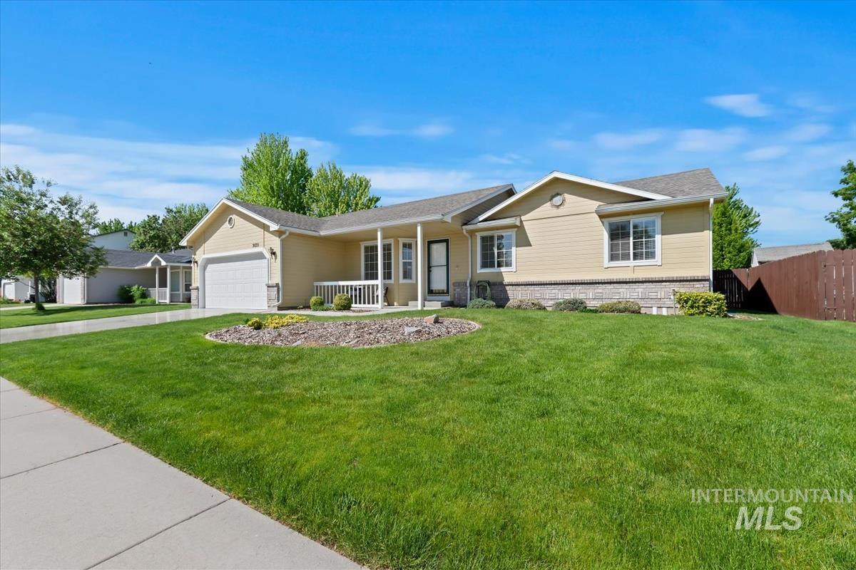 3039 N Fieldstone Way, Meridian, Idaho 83646, 3 Bedrooms, 2 Bathrooms, Residential For Sale, Price $445,000,MLS 98985017