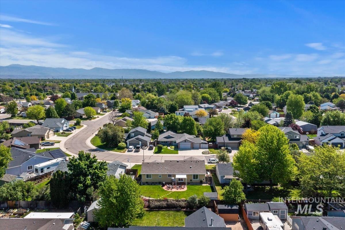 3039 N Fieldstone Way, Meridian, Idaho 83646, 3 Bedrooms, 2 Bathrooms, Residential For Sale, Price $445,000,MLS 98985017
