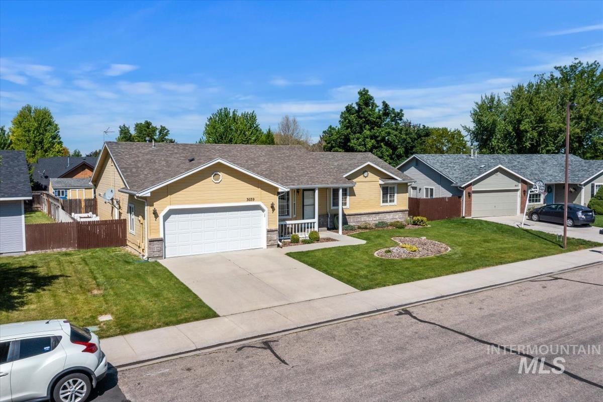 3039 N Fieldstone Way, Meridian, Idaho 83646, 3 Bedrooms, 2 Bathrooms, Residential For Sale, Price $445,000,MLS 98985017