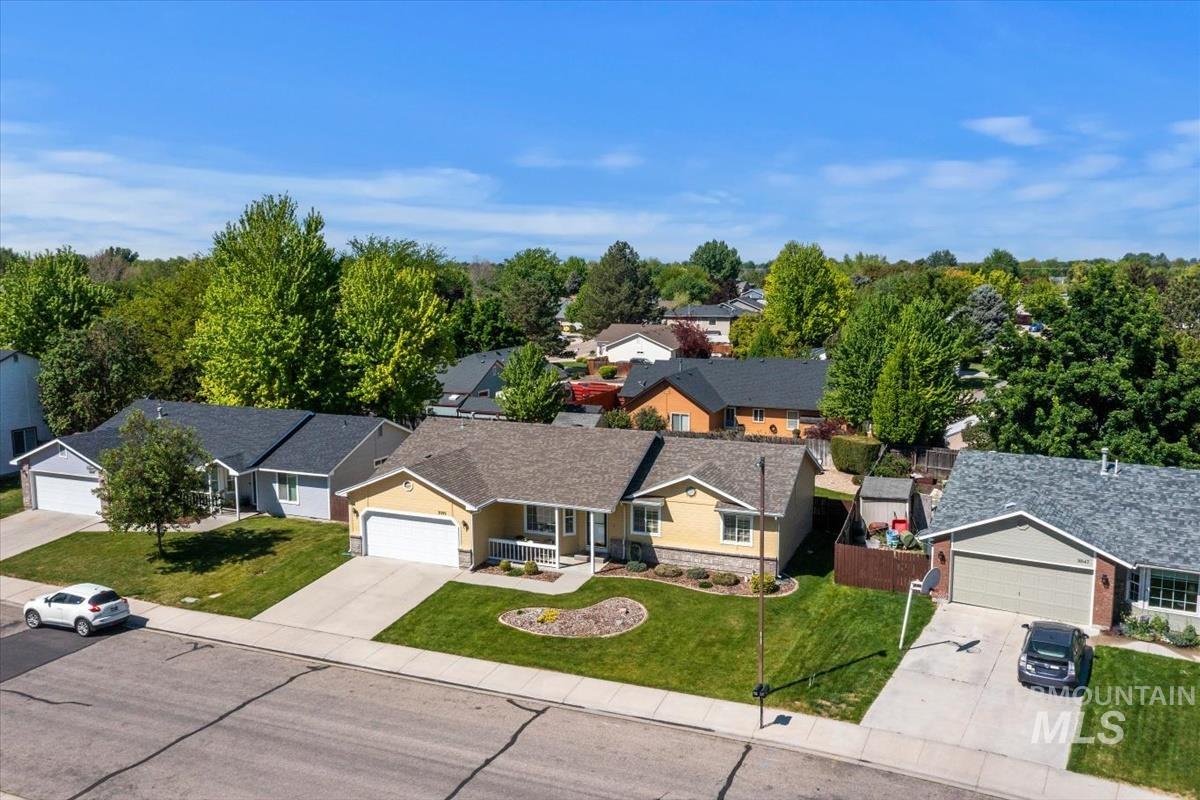 3039 N Fieldstone Way, Meridian, Idaho 83646, 3 Bedrooms, 2 Bathrooms, Residential For Sale, Price $445,000,MLS 98985017