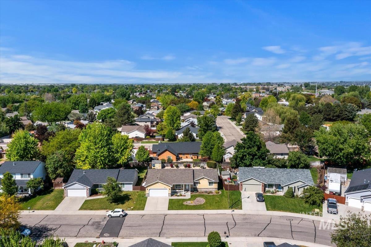 3039 N Fieldstone Way, Meridian, Idaho 83646, 3 Bedrooms, 2 Bathrooms, Residential For Sale, Price $445,000,MLS 98985017