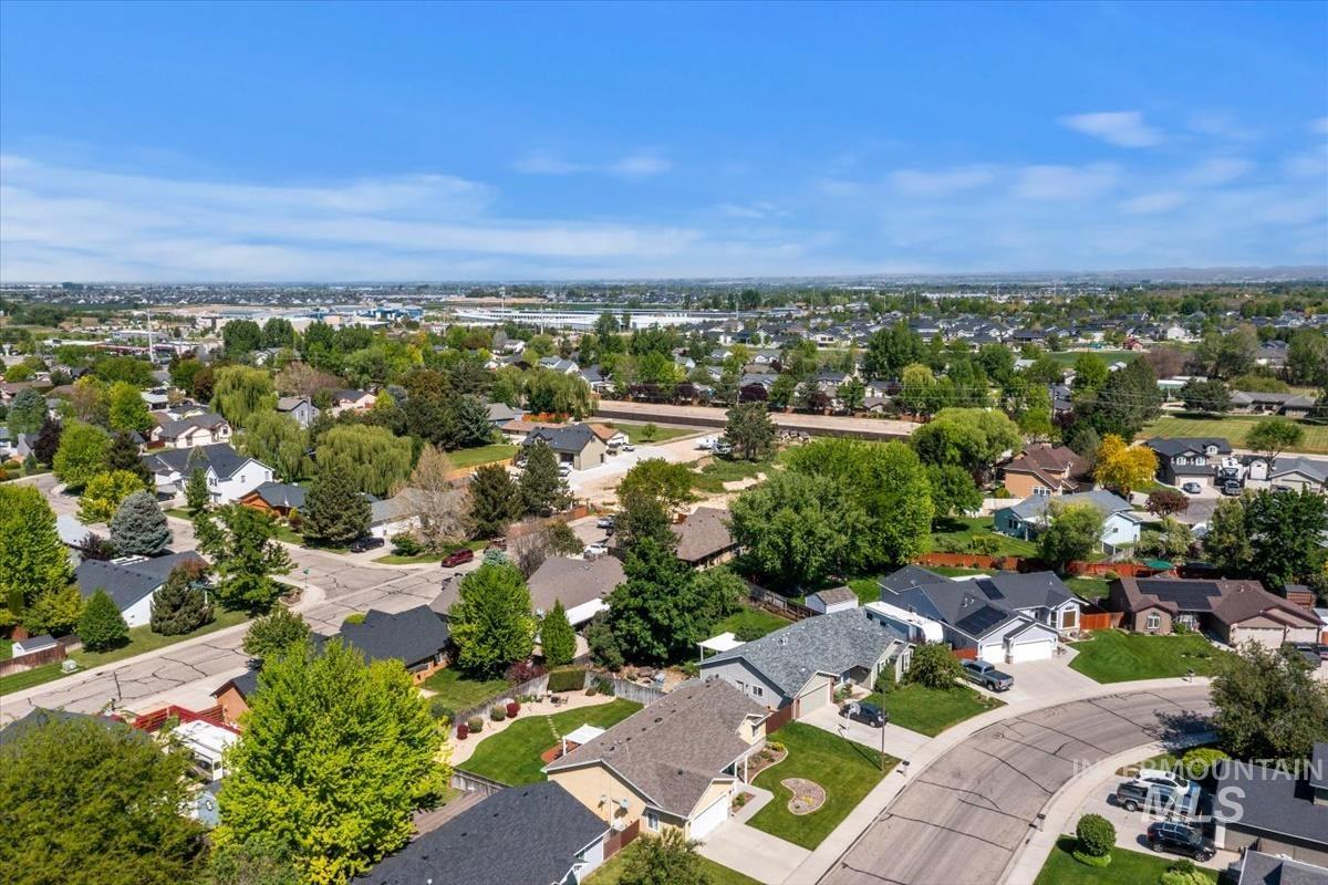 3039 N Fieldstone Way, Meridian, Idaho 83646, 3 Bedrooms, 2 Bathrooms, Residential For Sale, Price $445,000,MLS 98985017