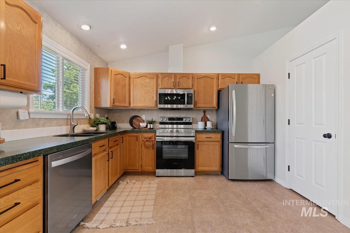 3039 N Fieldstone Way, Meridian, Idaho 83646, 3 Bedrooms, 2 Bathrooms, Residential For Sale, Price $445,000,MLS 98985017