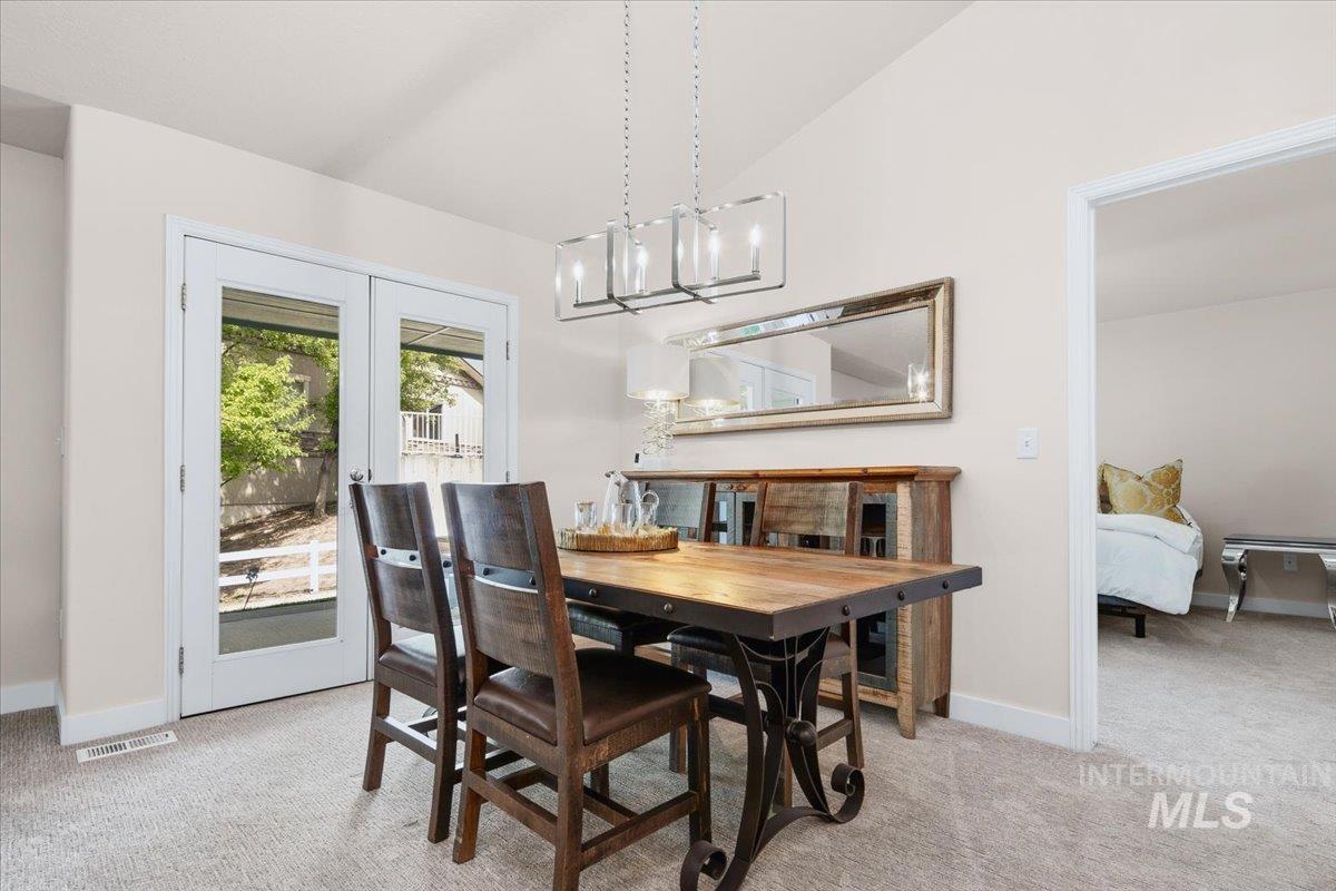 725 N Eagle Road, Eagle, Idaho 83616, 3 Bedrooms, 3 Bathrooms, Residential For Sale, Price $625,000,MLS 98985022
