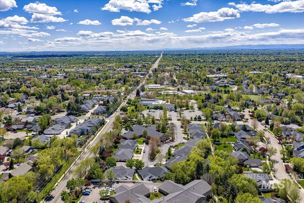 725 N Eagle Road, Eagle, Idaho 83616, 3 Bedrooms, 3 Bathrooms, Residential For Sale, Price $625,000,MLS 98985022