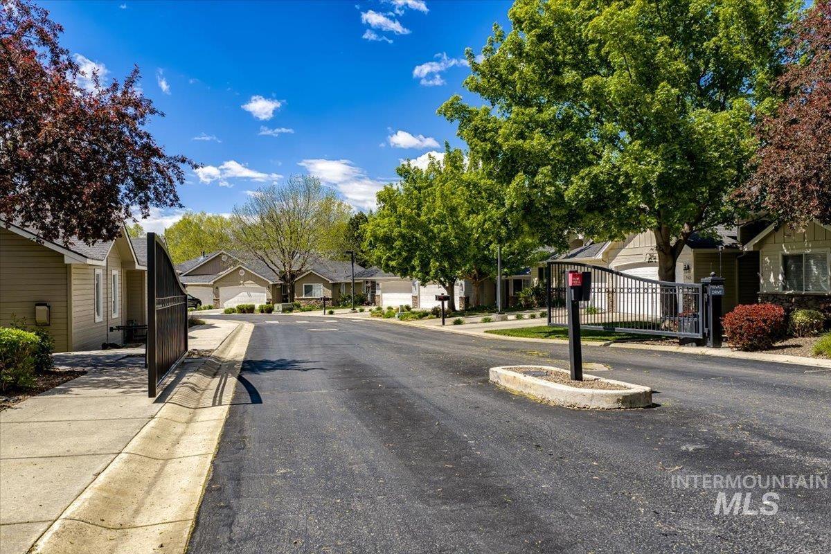 725 N Eagle Road, Eagle, Idaho 83616, 3 Bedrooms, 3 Bathrooms, Residential For Sale, Price $625,000, 98985022
