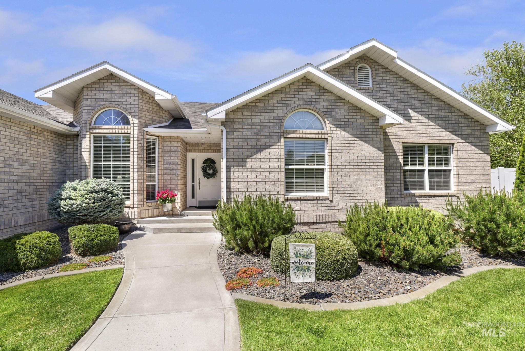 1919 Candleridge Dr, Twin Falls, Idaho 83301, 6 Bedrooms, 3.5 Bathrooms, Residential For Sale, Price $780,000,MLS 98985023
