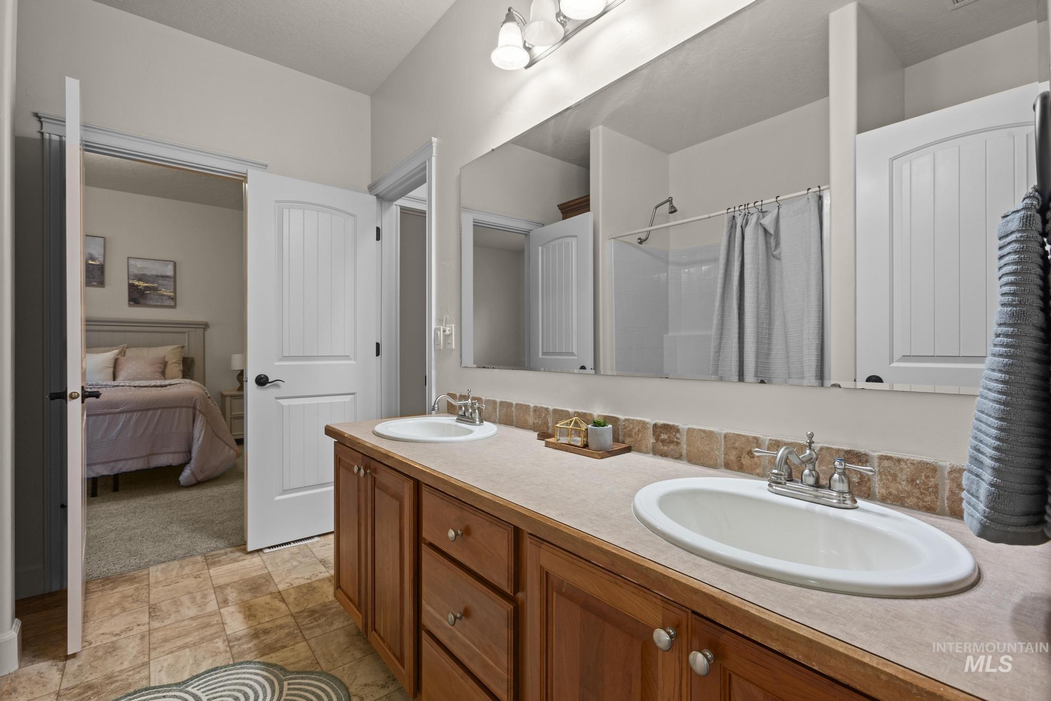4946 N Villa Ridge Way, Boise, Idaho 83703, 4 Bedrooms, 2.5 Bathrooms, Residential For Sale, Price $1,000,000,MLS 98985025