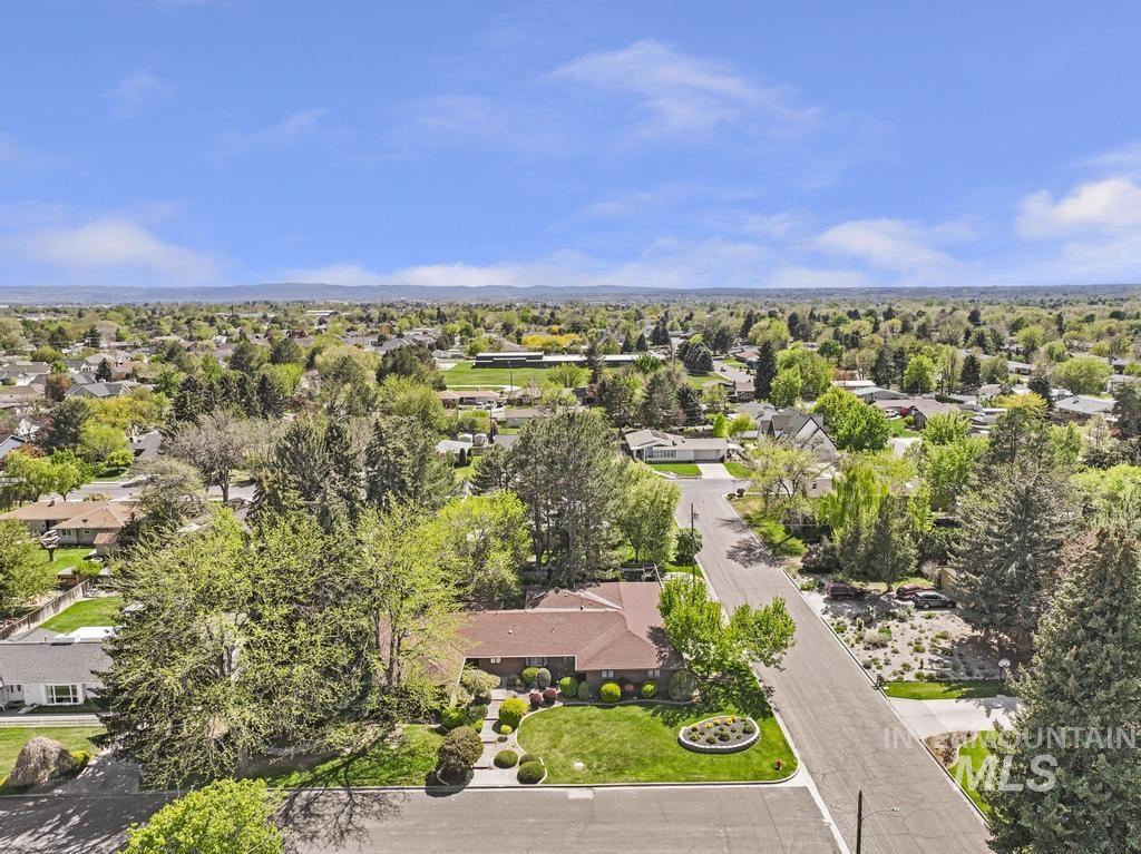 2018 Rancho Vista Dr, Twin Falls, Idaho 83301-4326, 5 Bedrooms, 3.5 Bathrooms, Residential For Sale, Price $675,000,MLS 98985026