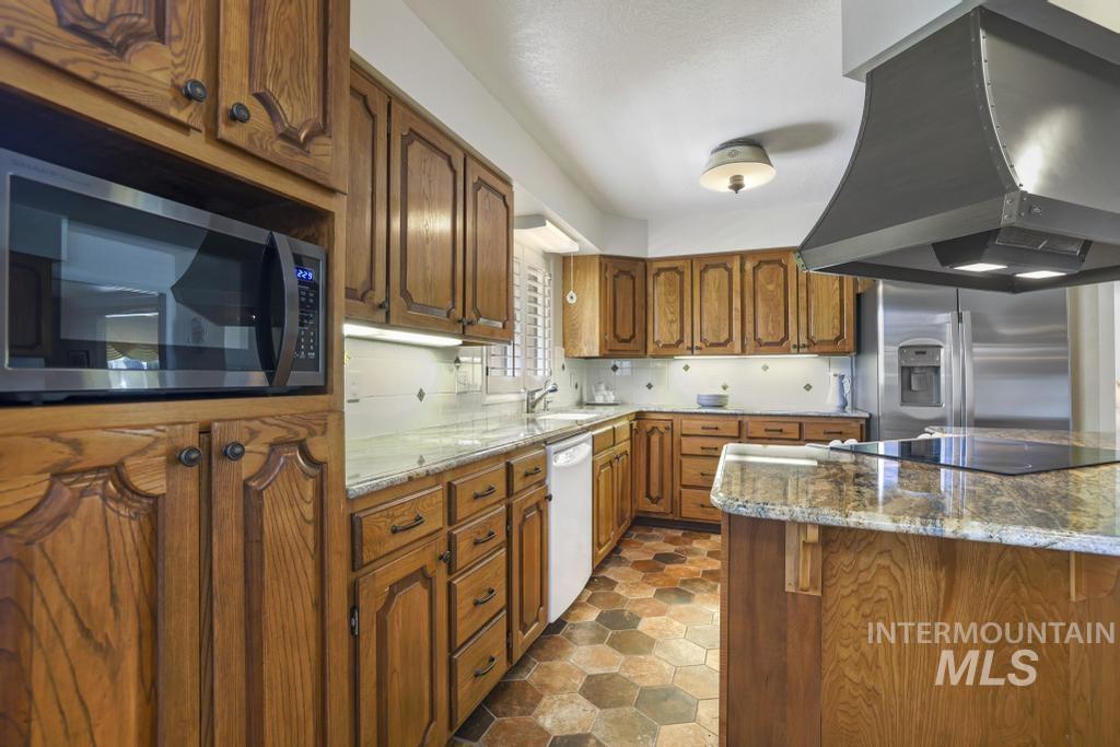 2018 Rancho Vista Dr, Twin Falls, Idaho 83301-4326, 5 Bedrooms, 3.5 Bathrooms, Residential For Sale, Price $675,000,MLS 98985026