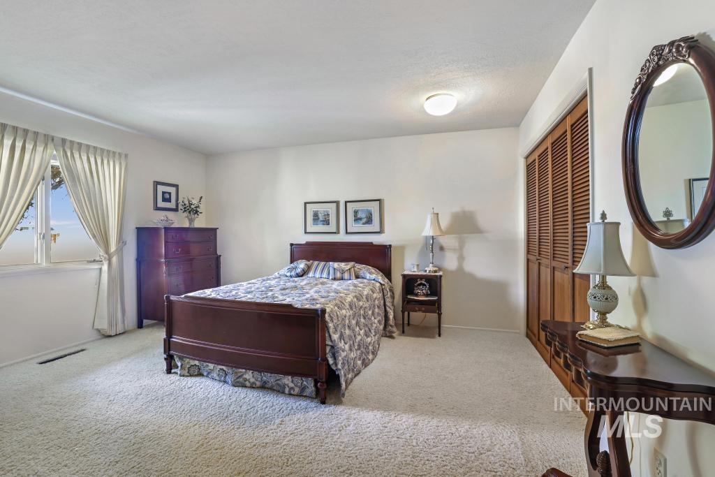 2018 Rancho Vista Dr, Twin Falls, Idaho 83301-4326, 5 Bedrooms, 3.5 Bathrooms, Residential For Sale, Price $675,000,MLS 98985026