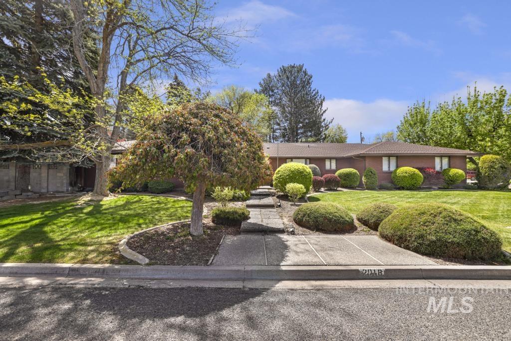 2018 Rancho Vista Dr, Twin Falls, Idaho 83301-4326, 5 Bedrooms, 3.5 Bathrooms, Residential For Sale, Price $675,000,MLS 98985026