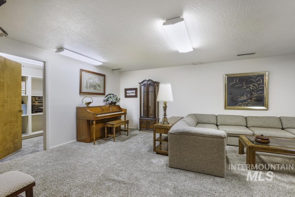 2018 Rancho Vista Dr, Twin Falls, Idaho 83301-4326, 5 Bedrooms, 3.5 Bathrooms, Residential For Sale, Price $675,000,MLS 98985026