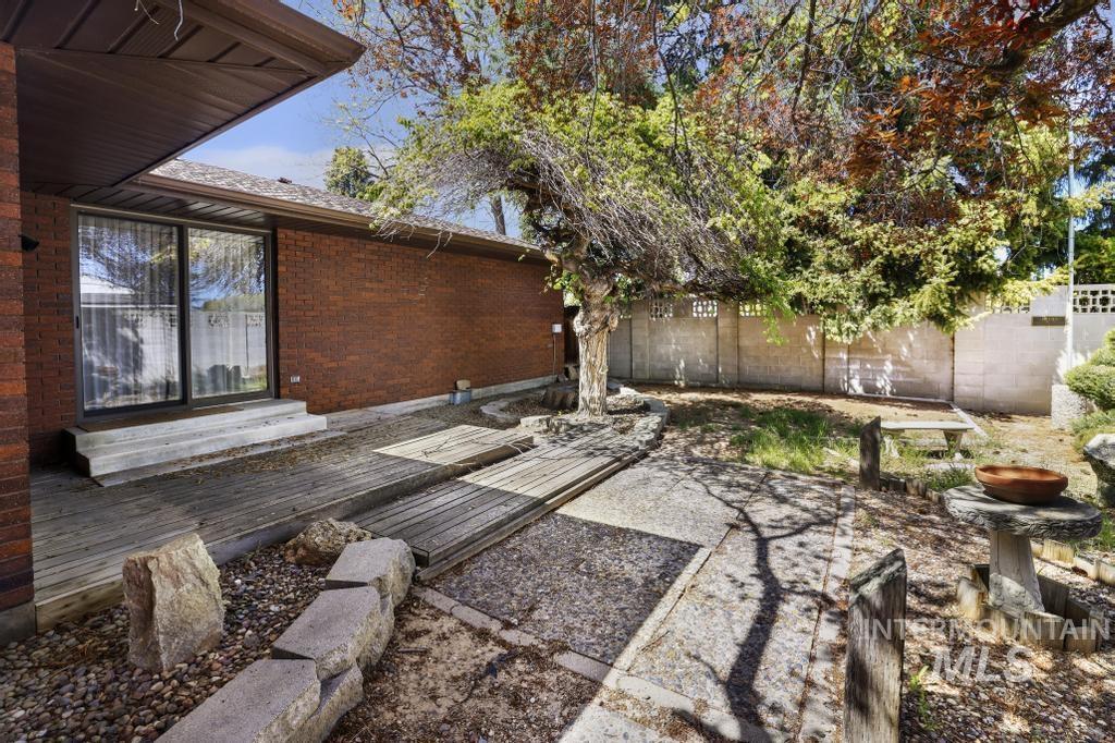 2018 Rancho Vista Dr, Twin Falls, Idaho 83301-4326, 5 Bedrooms, 3.5 Bathrooms, Residential For Sale, Price $675,000,MLS 98985026
