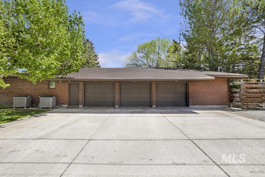 2018 Rancho Vista Dr, Twin Falls, Idaho 83301-4326, 5 Bedrooms, 3.5 Bathrooms, Residential For Sale, Price $675,000,MLS 98985026