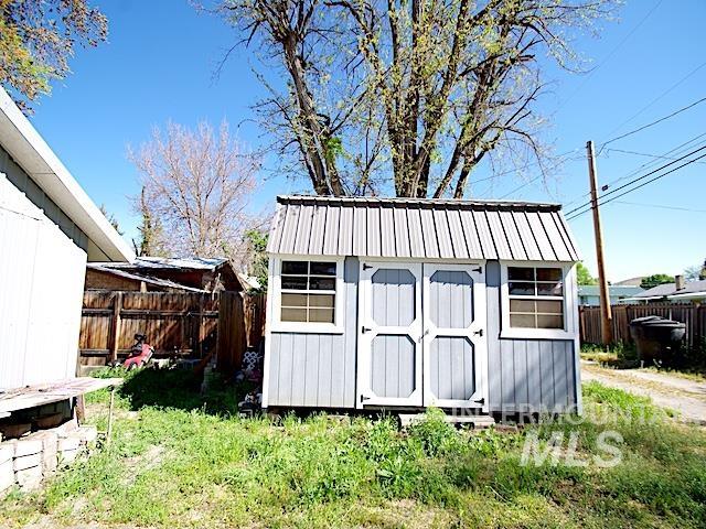 1386 W 3rd Street, Weiser, Idaho 83672, 2 Bedrooms, 2 Bathrooms, Residential For Sale, Price $265,000,MLS 98985030