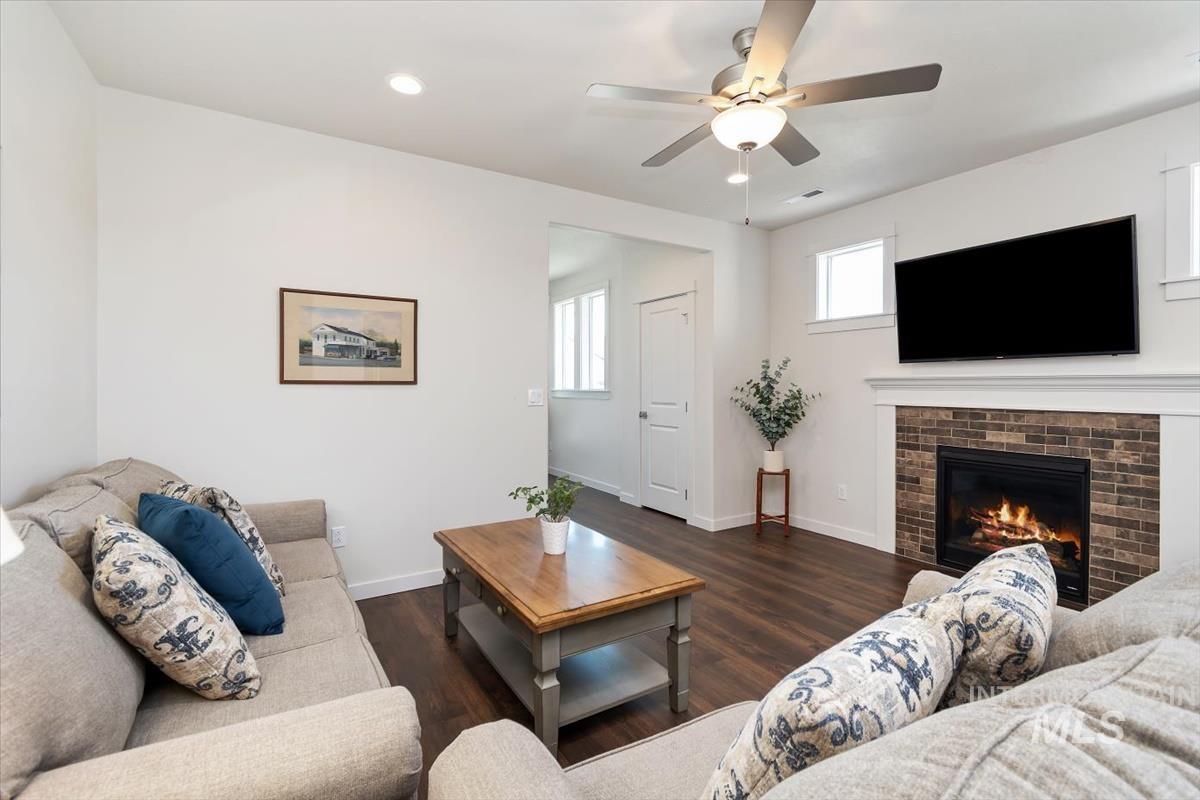 1350 W Homestake, Meridian, Idaho 83646, 3 Bedrooms, 2 Bathrooms, Residential For Sale, Price $424,900,MLS 98985033