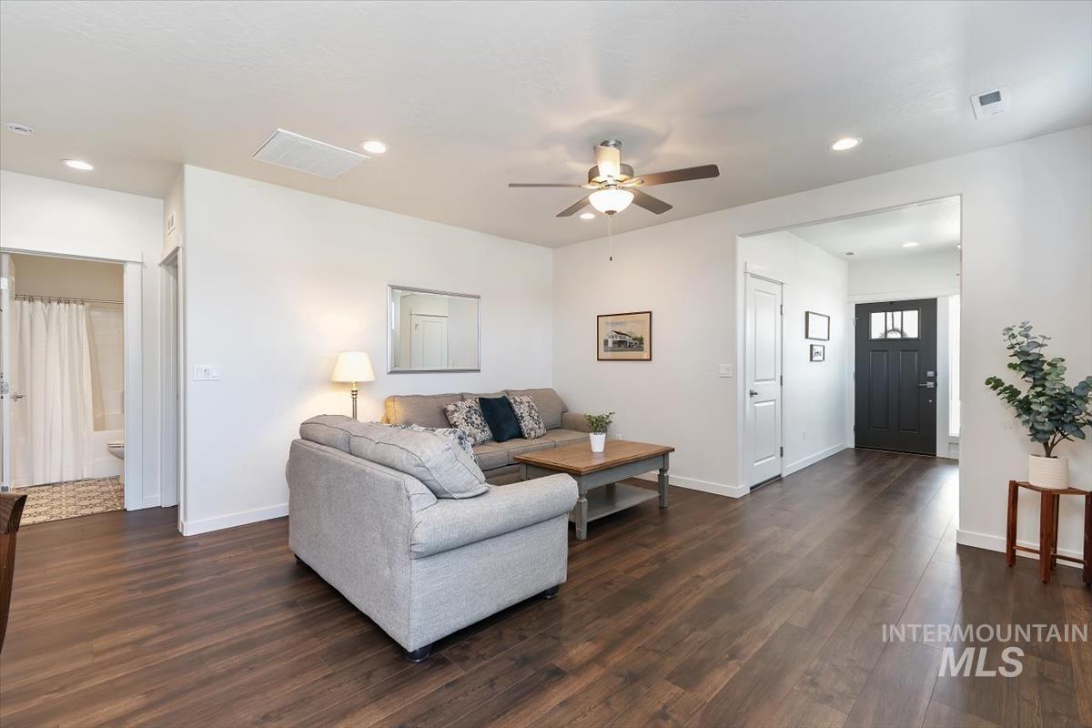 1350 W Homestake, Meridian, Idaho 83646, 3 Bedrooms, 2 Bathrooms, Residential For Sale, Price $424,900,MLS 98985033