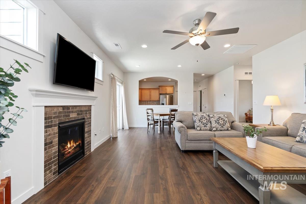 1350 W Homestake, Meridian, Idaho 83646, 3 Bedrooms, 2 Bathrooms, Residential For Sale, Price $424,900,MLS 98985033