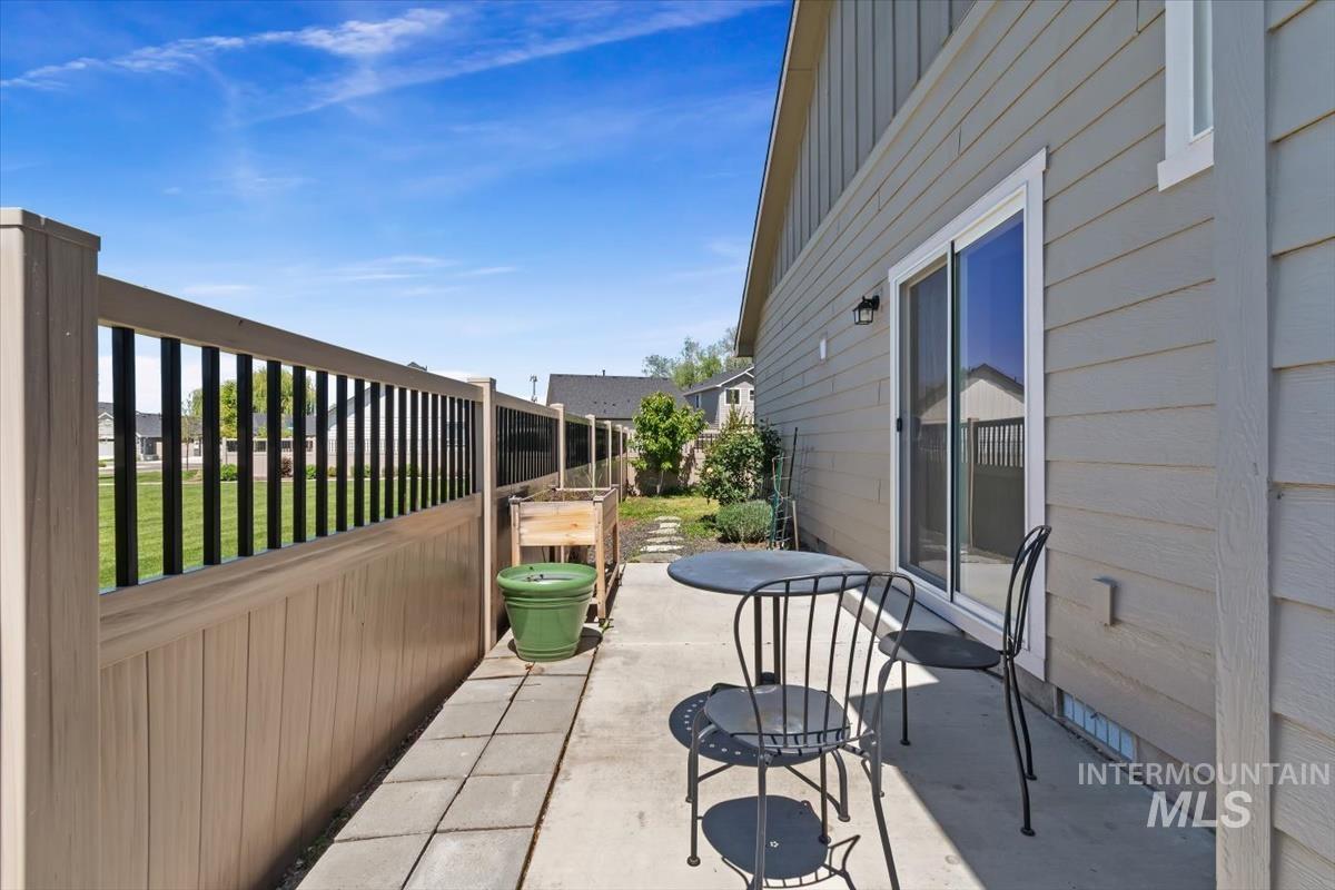 1350 W Homestake, Meridian, Idaho 83646, 3 Bedrooms, 2 Bathrooms, Residential For Sale, Price $424,900,MLS 98985033