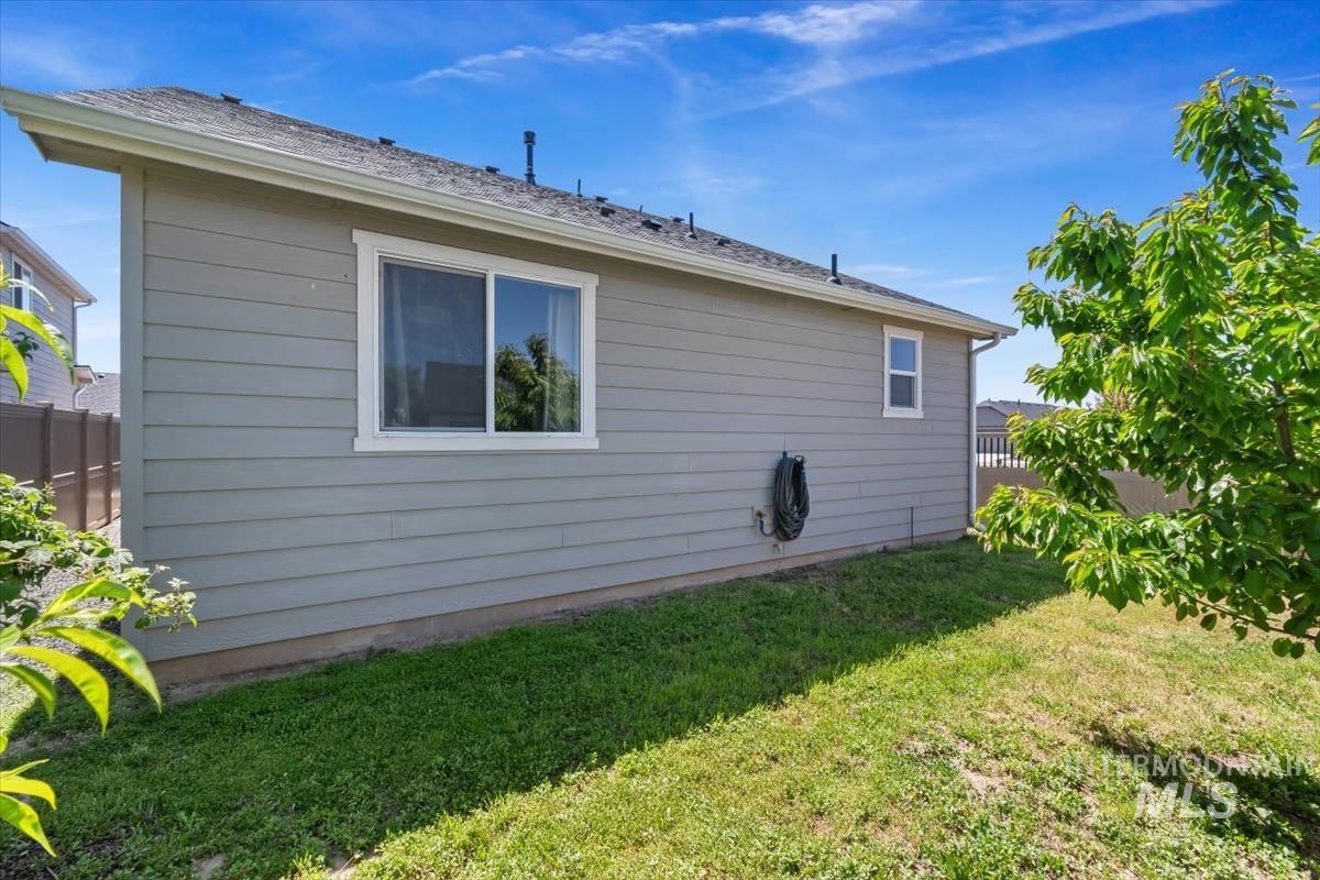 1350 W Homestake, Meridian, Idaho 83646, 3 Bedrooms, 2 Bathrooms, Residential For Sale, Price $424,900,MLS 98985033