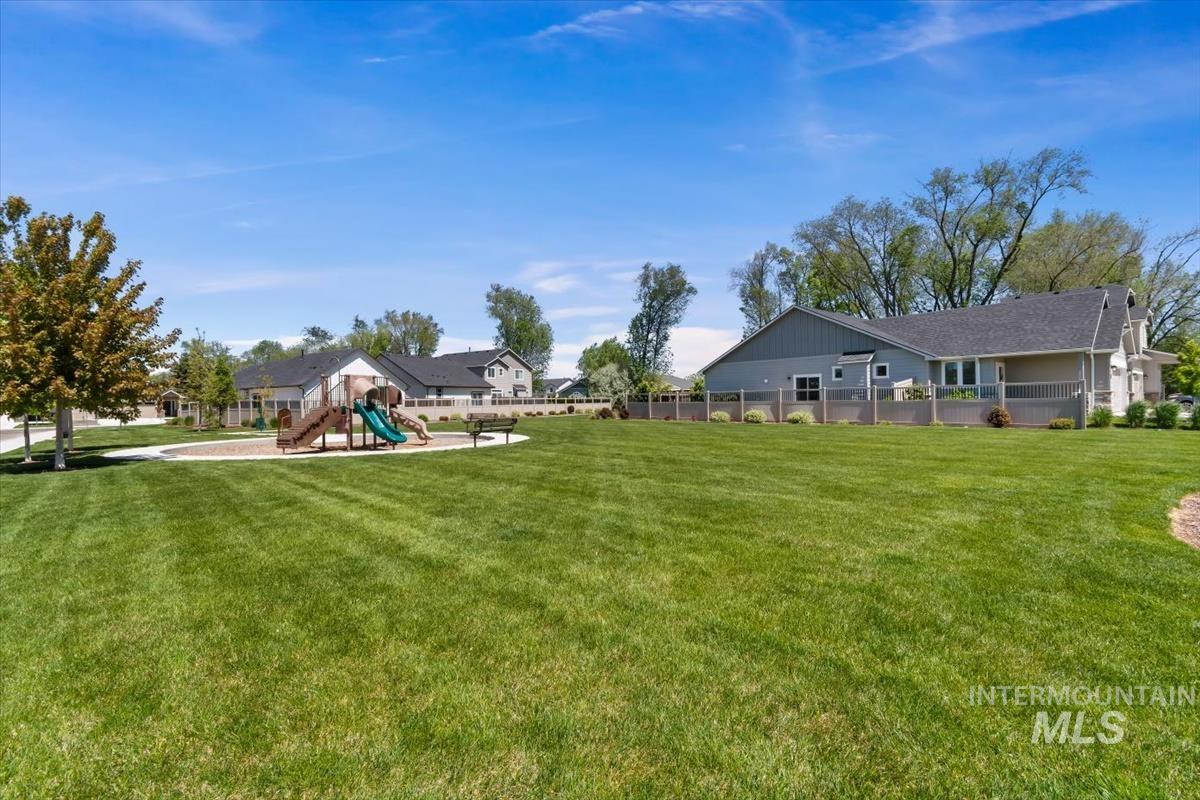 1350 W Homestake, Meridian, Idaho 83646, 3 Bedrooms, 2 Bathrooms, Residential For Sale, Price $424,900,MLS 98985033