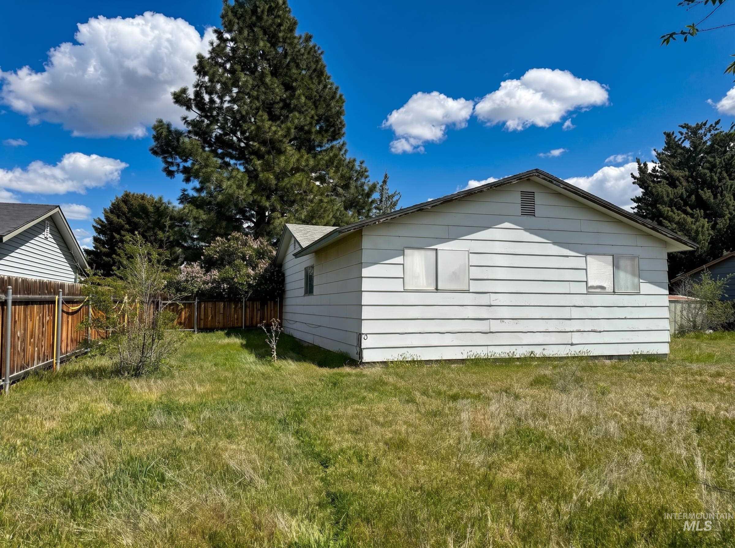 1305 N 2nd E, Mountain Home, Idaho 83647, 3 Bedrooms, 1 Bathroom, Residential For Sale, Price $180,000,MLS 98985049