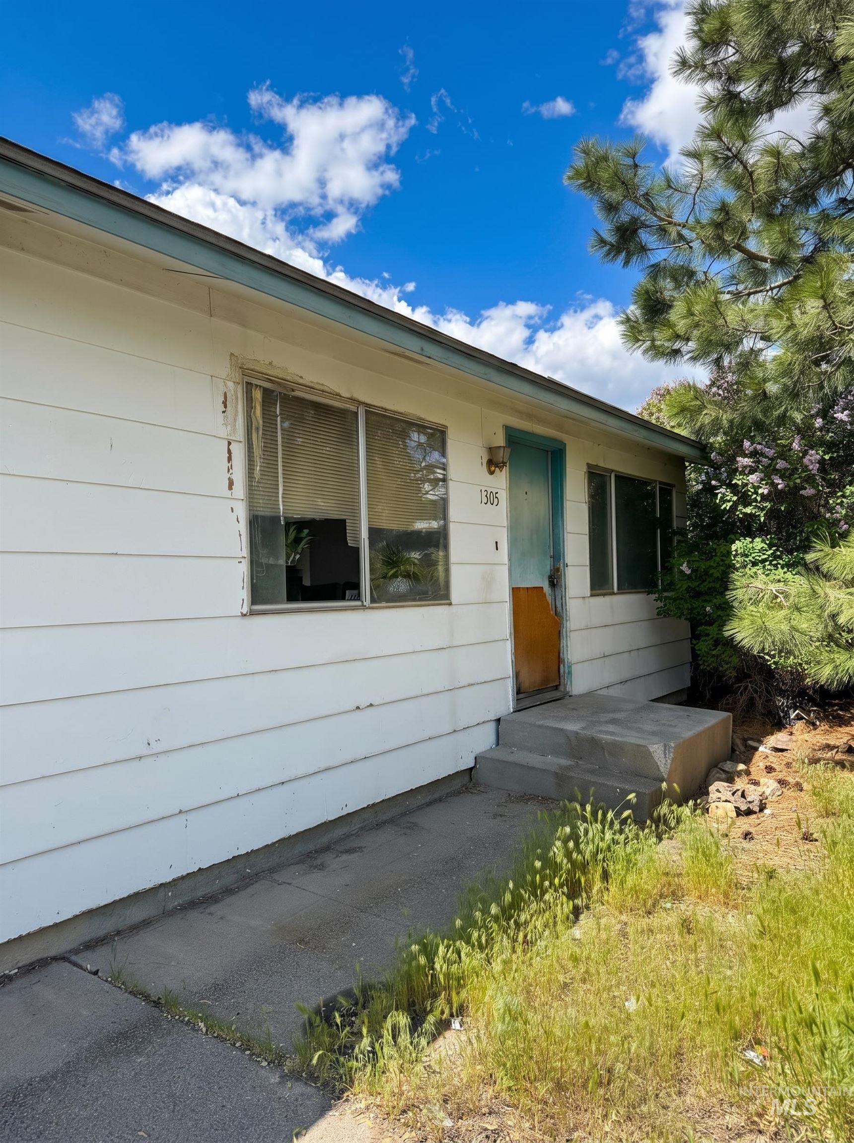 1305 N 2nd E, Mountain Home, Idaho 83647, 3 Bedrooms, 1 Bathroom, Residential For Sale, Price $180,000,MLS 98985049