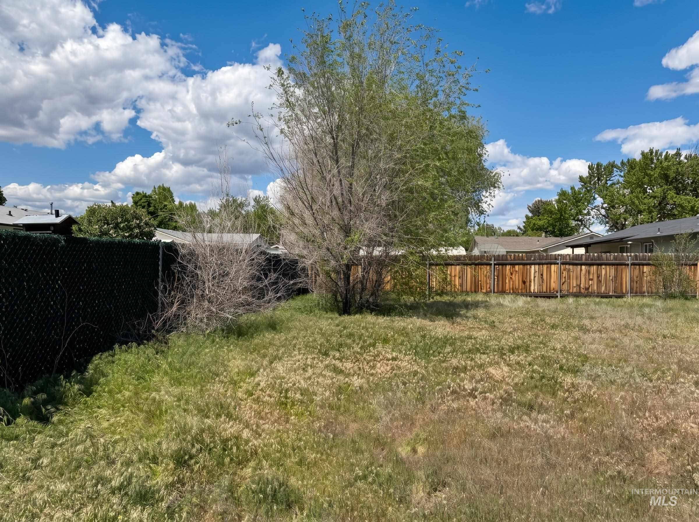 1305 N 2nd E, Mountain Home, Idaho 83647, 3 Bedrooms, 1 Bathroom, Residential For Sale, Price $180,000,MLS 98985049