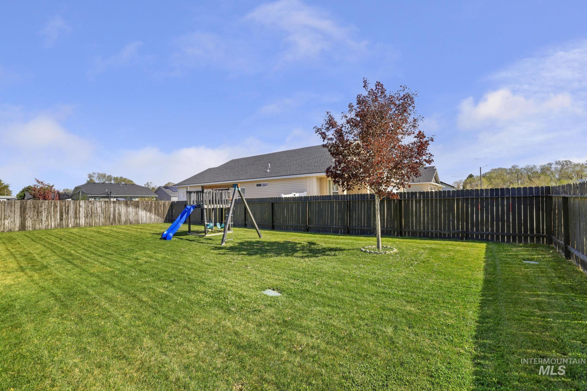 2207 Bills Way, Filer, Idaho 83328, 4 Bedrooms, 2 Bathrooms, Residential For Sale, Price $385,000,MLS 98985050