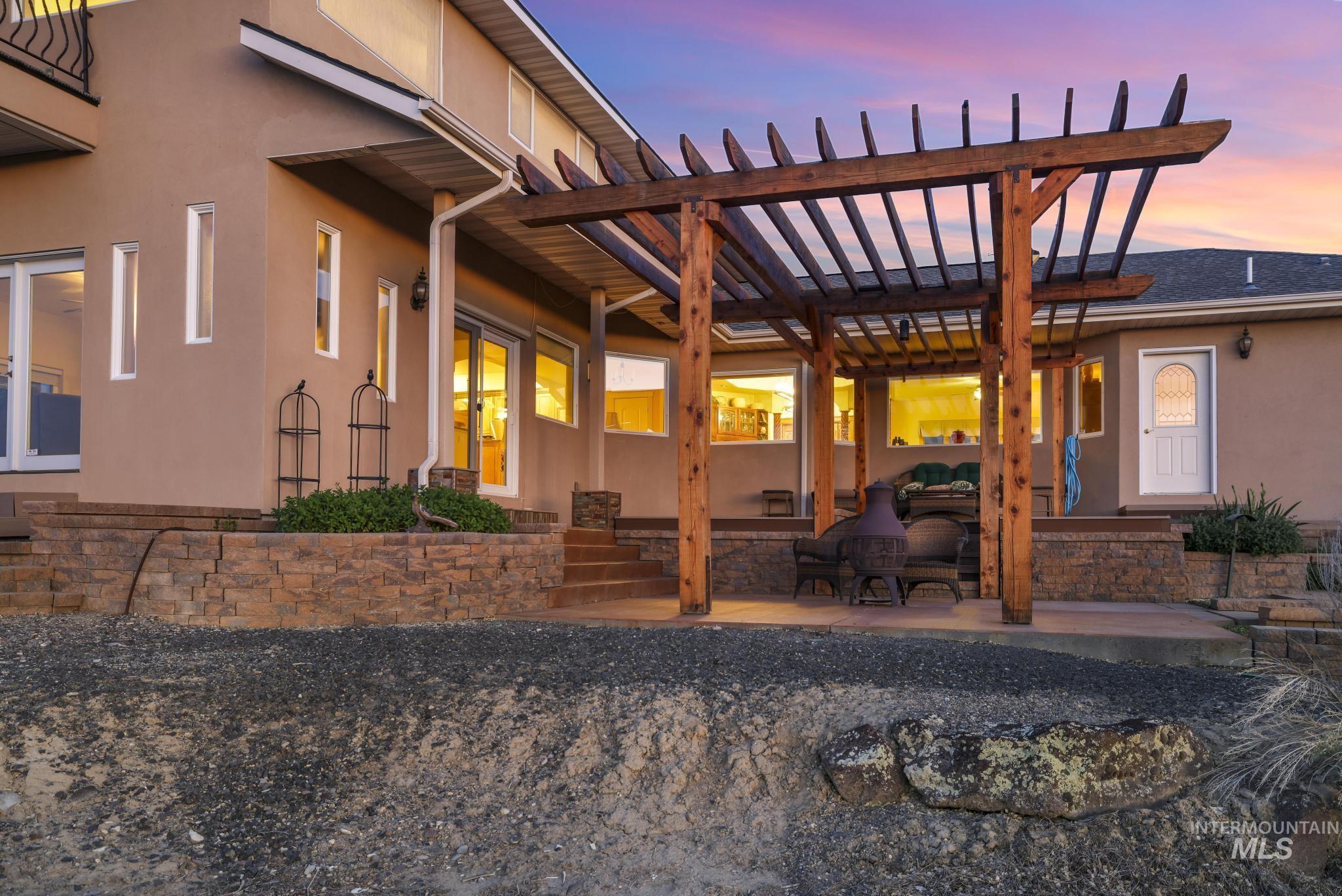 1752 E 4550 N, Buhl, Idaho 83316, 3 Bedrooms, 3.5 Bathrooms, Residential For Sale, Price $950,000,MLS 98985051