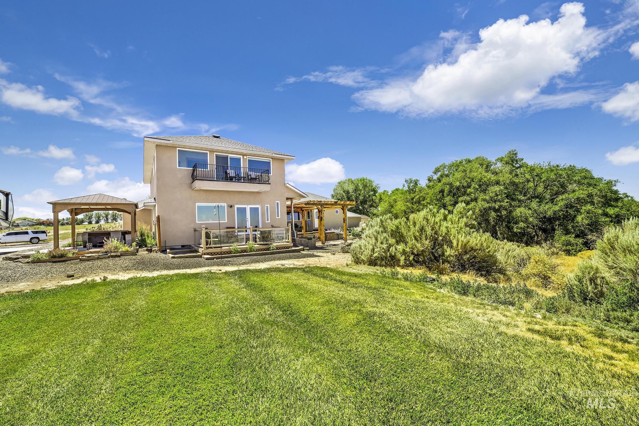 1752 E 4550 N, Buhl, Idaho 83316, 3 Bedrooms, 3.5 Bathrooms, Residential For Sale, Price $950,000,MLS 98985051