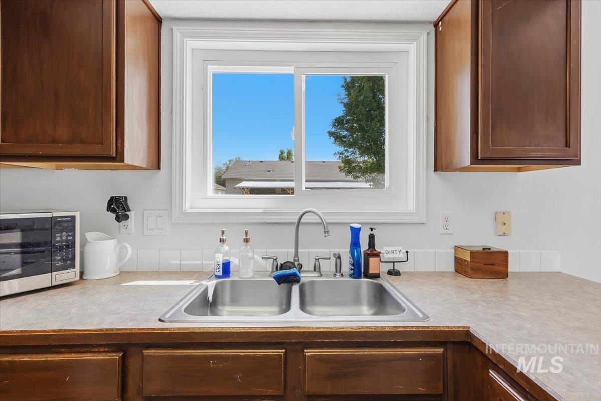 1020 Fox Brush St, Caldwell, Idaho 83607, 3 Bedrooms, 2 Bathrooms, Residential For Sale, Price $337,900,MLS 98985053