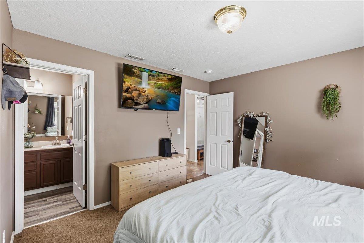 1020 Fox Brush St, Caldwell, Idaho 83607, 3 Bedrooms, 2 Bathrooms, Residential For Sale, Price $337,900,MLS 98985053