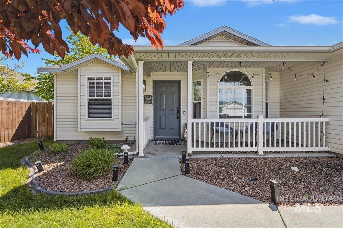 1020 Fox Brush St, Caldwell, Idaho 83607, 3 Bedrooms, 2 Bathrooms, Residential For Sale, Price $337,900,MLS 98985053