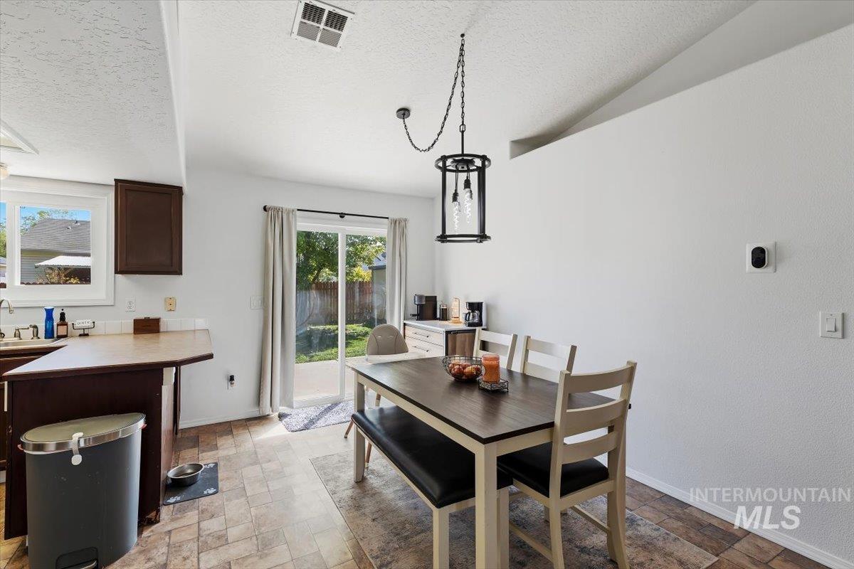 1020 Fox Brush St, Caldwell, Idaho 83607, 3 Bedrooms, 2 Bathrooms, Residential For Sale, Price $337,900,MLS 98985053