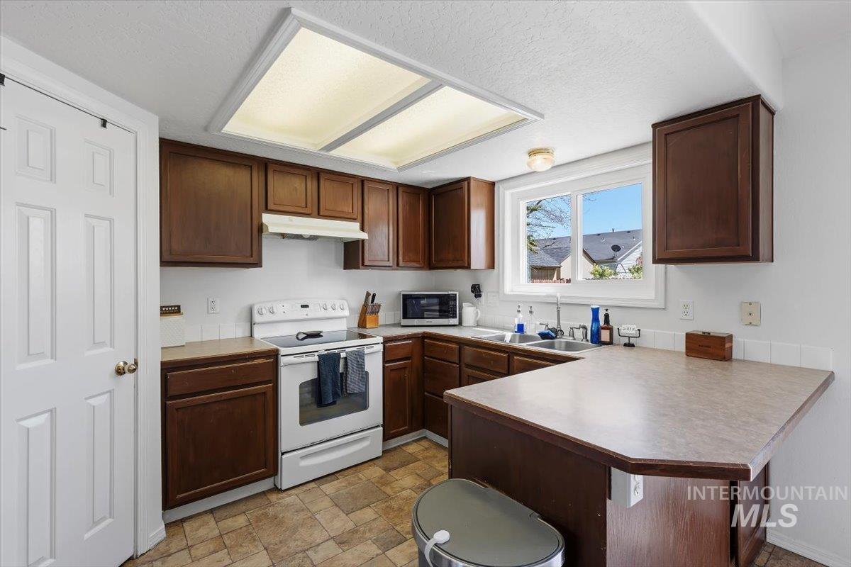 1020 Fox Brush St, Caldwell, Idaho 83607, 3 Bedrooms, 2 Bathrooms, Residential For Sale, Price $337,900,MLS 98985053