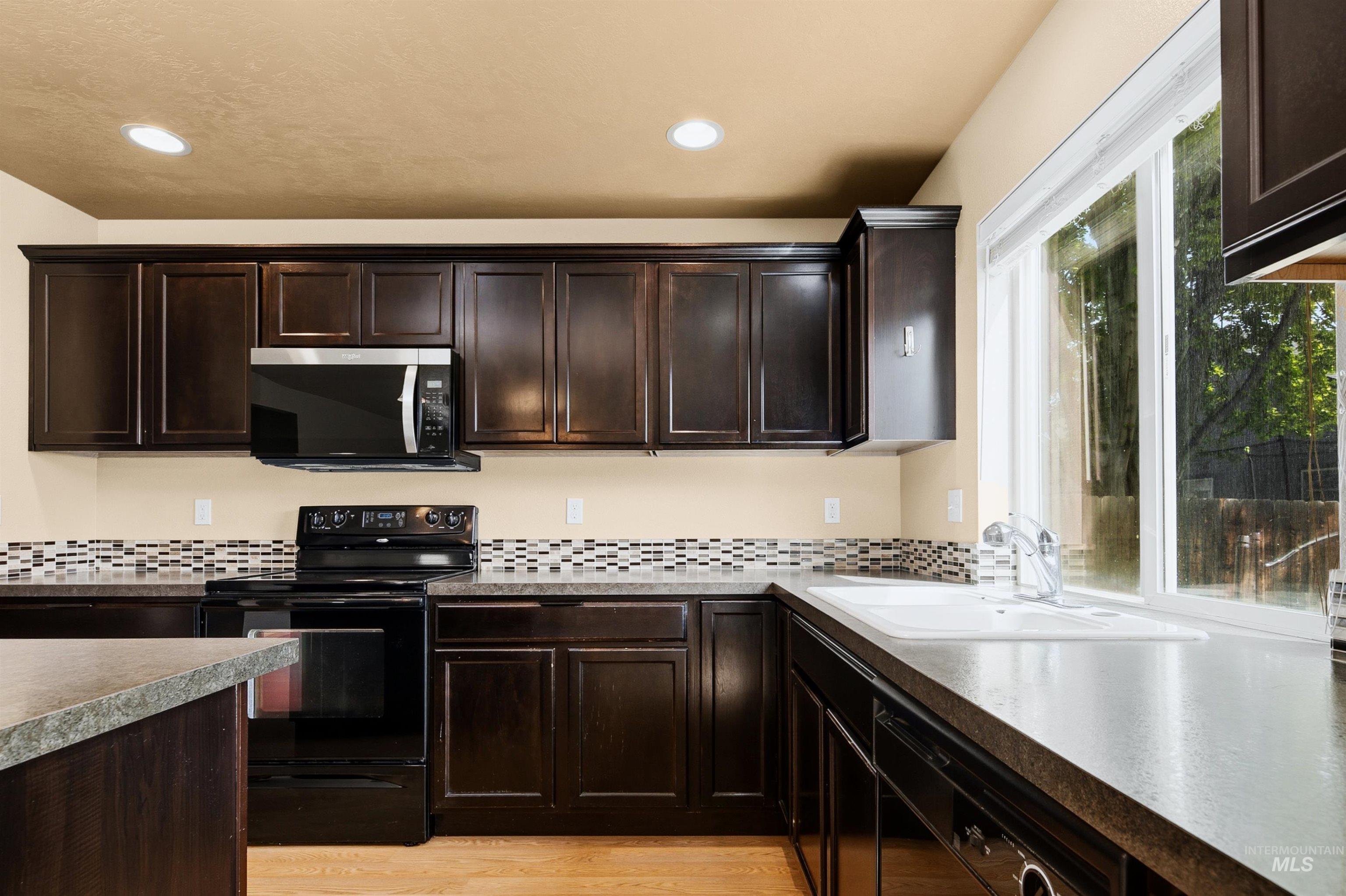243 W White Sands Dr, Meridian, Idaho 83646, 5 Bedrooms, 2.5 Bathrooms, Residential For Sale, Price $550,000,MLS 98985054