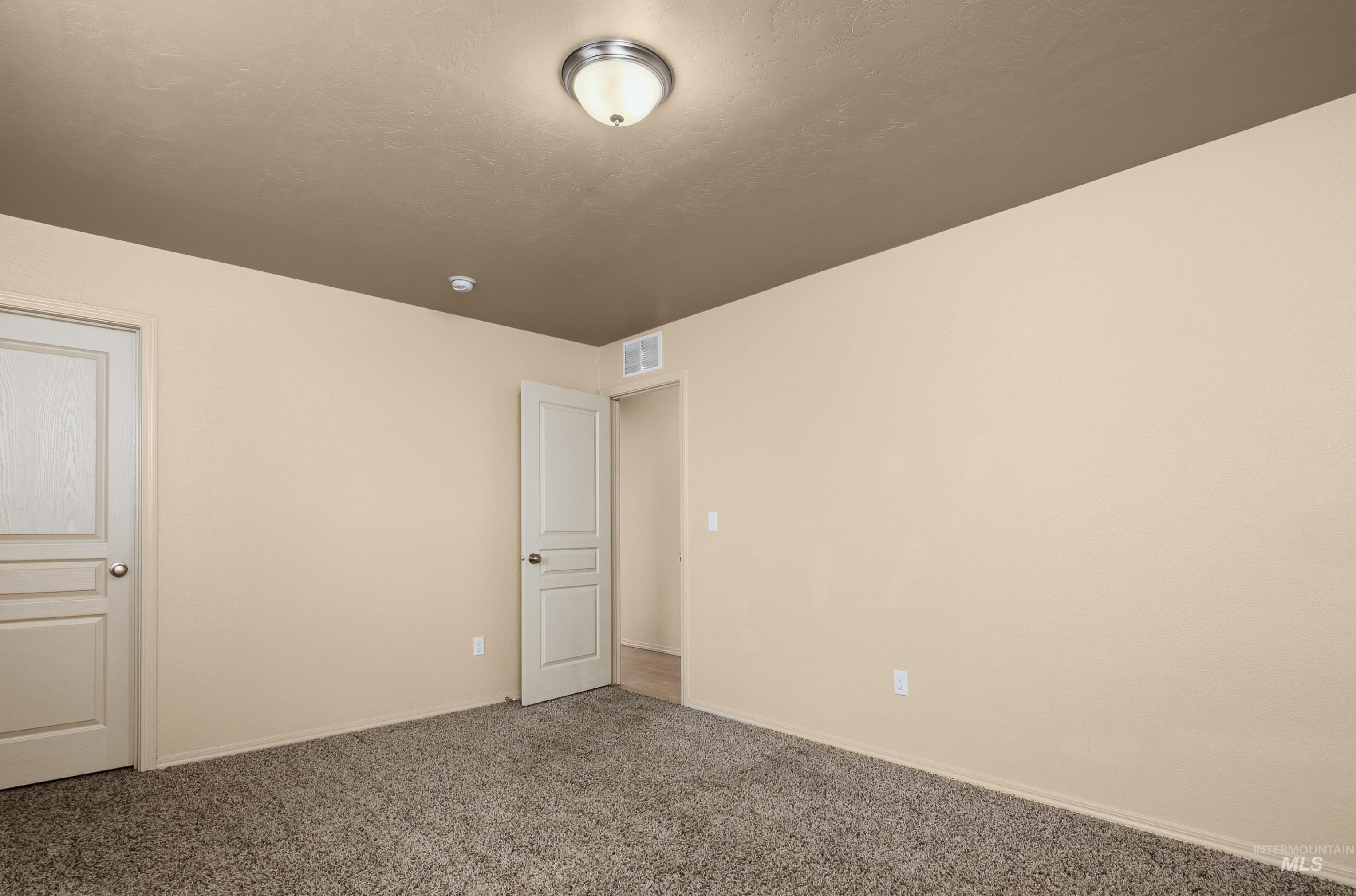 243 W White Sands Dr, Meridian, Idaho 83646, 5 Bedrooms, 2.5 Bathrooms, Residential For Sale, Price $550,000,MLS 98985054
